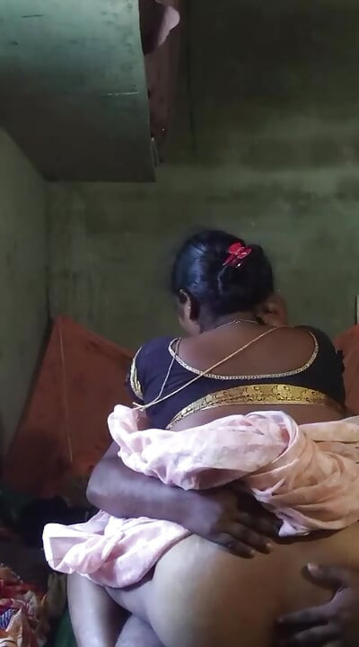 Meu primeiro vídeo, meu meio-irmão careca fodeu minha buceta e fez dela uma boceta
