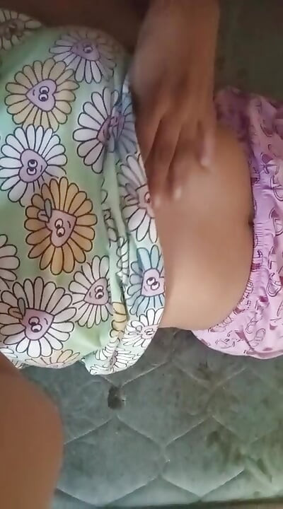 Sri Lankaans meisje musterbatie in badkamer met dildo lust met grote borsten en nat poesje