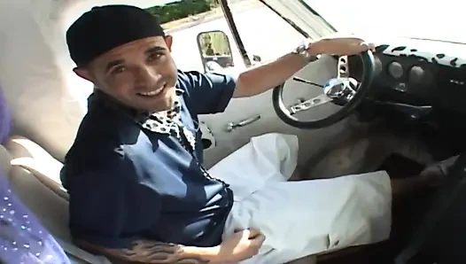 Снимаемую тинку взламывают и обкончали на киску