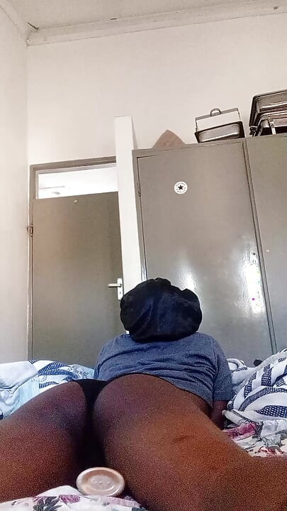 Une fille vierge du Zimbabwée prête à se marier