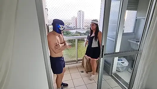 Sokak karnaval partisinden sonra kaybeden Kiffa Edepsiz'e tapıyor