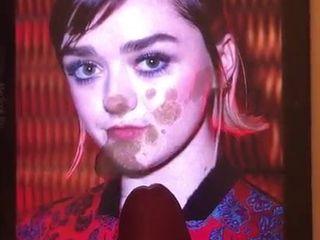 Maisie Williams stříká na hold #3