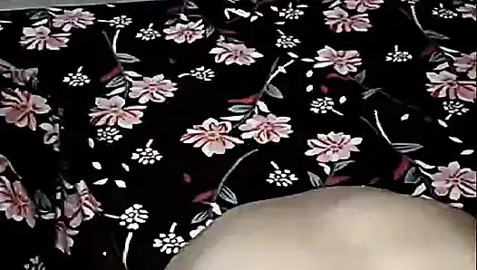 Бхабхи в бандане сквиртует.