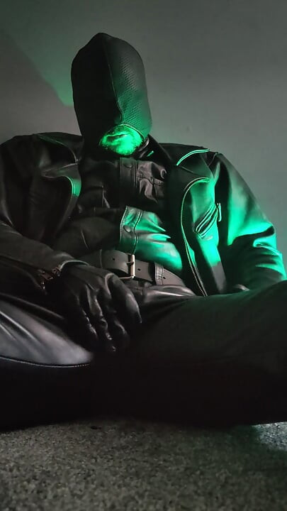 Full leather creaking and rubbing