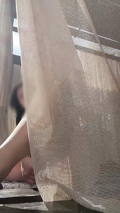 在公共海滩上冒险自慰