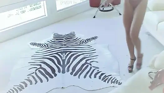 Heiße MILF Lisa Ann wird von einer BBC gefickt und sie liebt Schokoladenschwanz