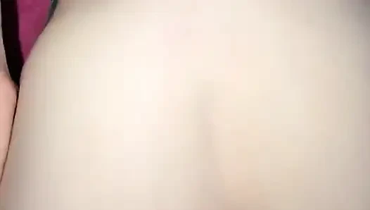 Да! Кончи прямо в меня! Дорогая, я обожаю твой огромный член.