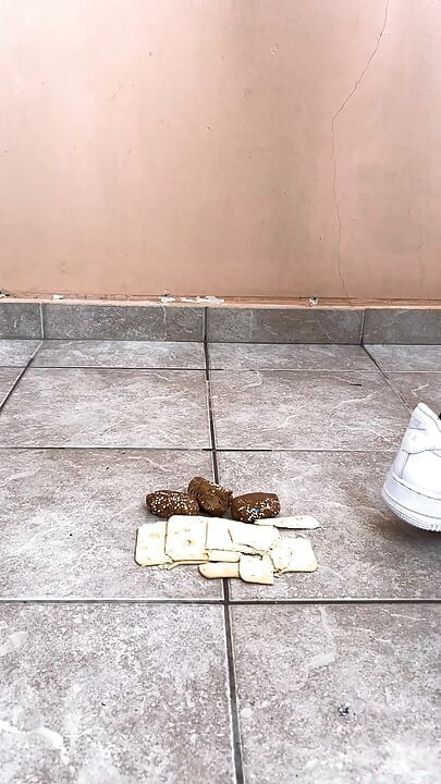Hot Teenboy crushes Snacks in Nike Air Force 1