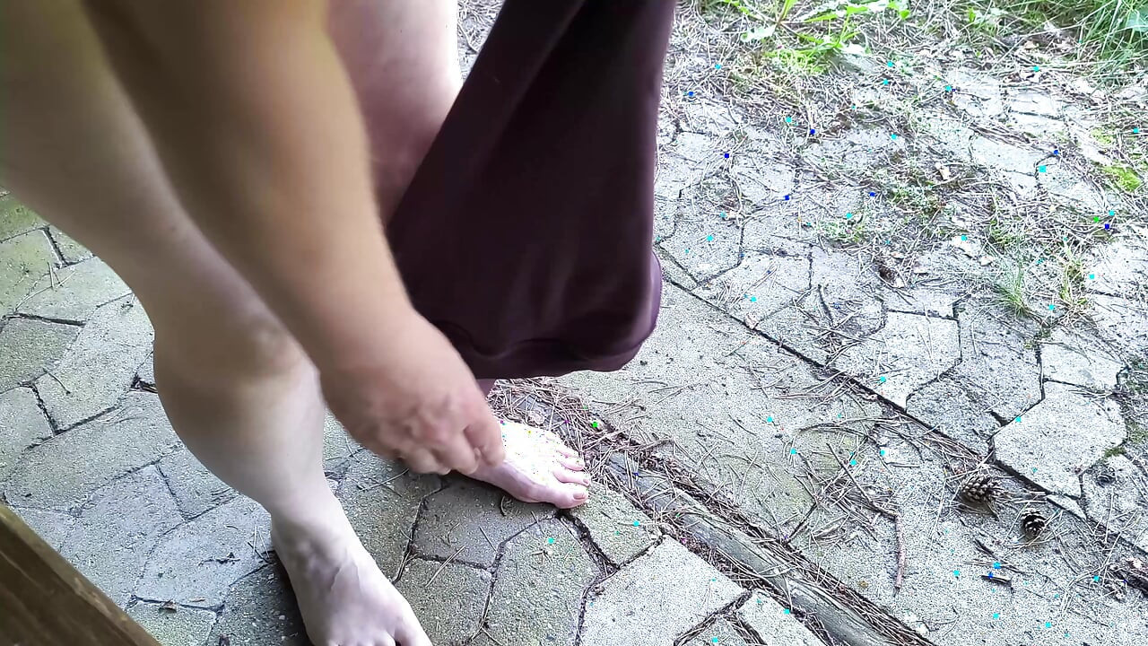 Schamlippen quälen auf dem Picnictisch
