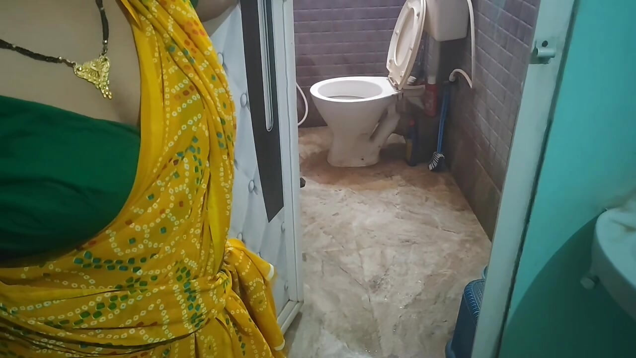 Aunty mai to bas Flat dekhne aaya tha, aap chuchi kyu dikha rahi hain