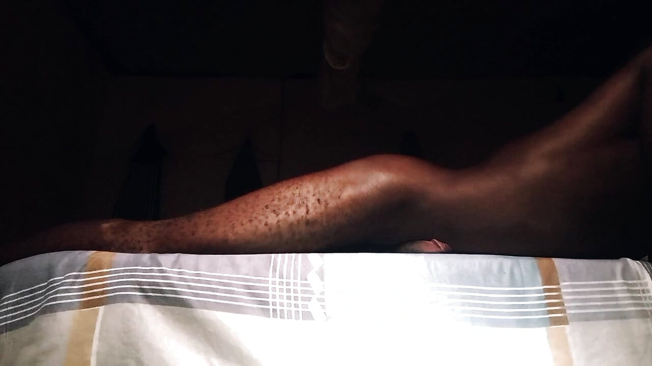 Onschuldig neuken terwijl je op bed spuit, eindigt in cummin en je zult spuiten