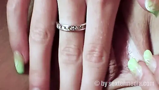 Deutsche Janine Masturbiert Gerne Mit Fickmaschine