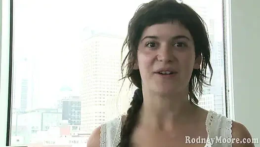 Kıllı meme uçlu amatör kıllı kız