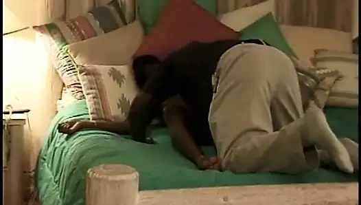 Cewek cantik Afrika dengan toket besar alami lagi asik ngocok kontol dengan nikmat