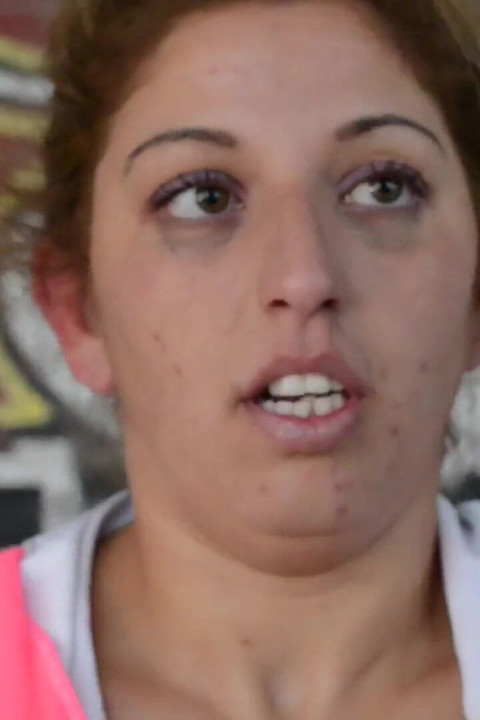 Fetiș cu ureche - grevă în ureche - Domina Mikaela și sclava Natasha