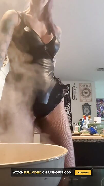 73 Giantess Cooks in Tiny Kitchen