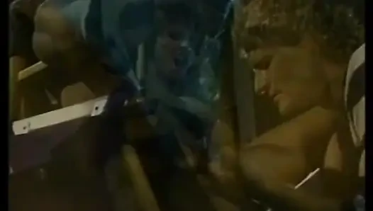 Geiler hengst knallt blonde schlampe, nachdem er einen blowjob bekommen hat und dann ihre muschi leckt