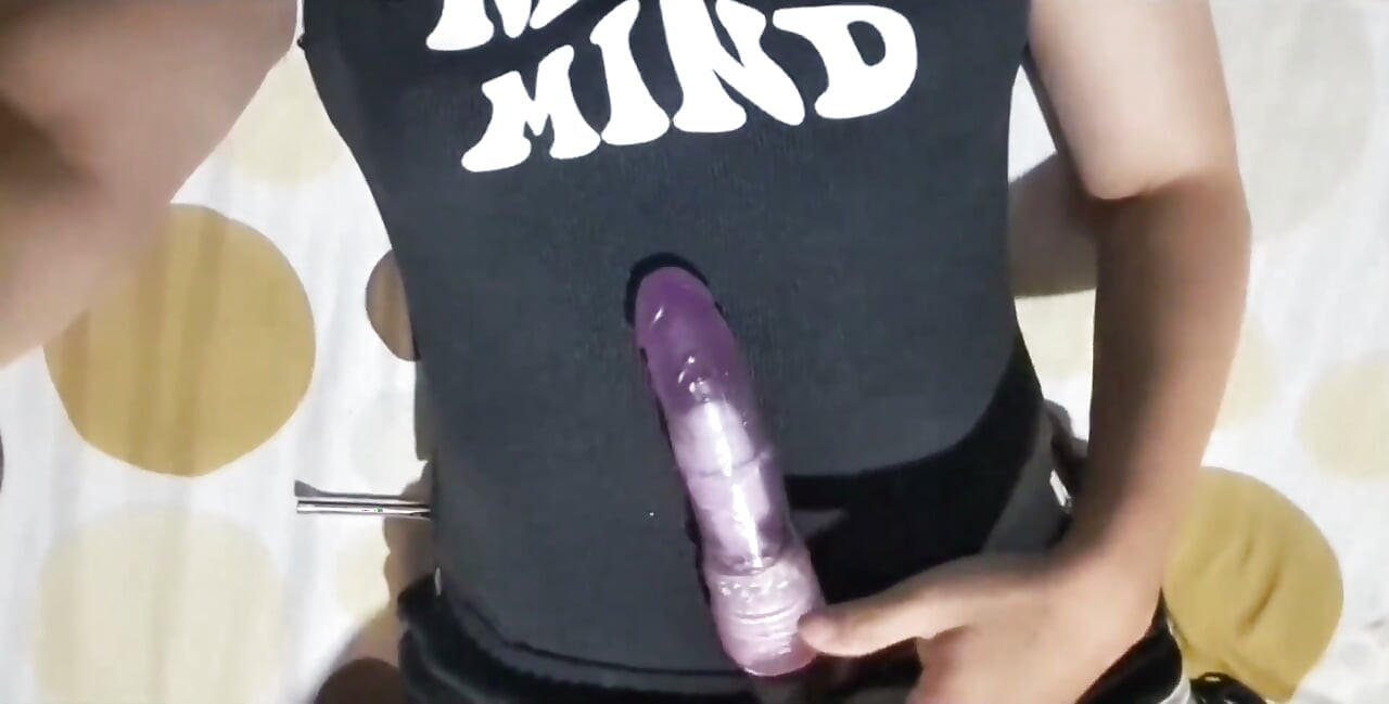 和我丰满的继妹分享酒店房间