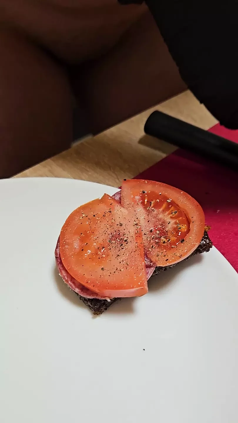 The new Emma's cooking show. S1E2: garlic breads and naked tits.