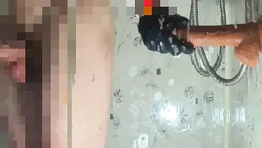 Duşta büyük dildo al