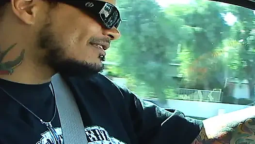 Милая радостная манда из телочки ждет широко раскрытого, чтобы огромный укол проникнуть в нее