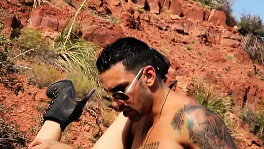 Si cewek hot rambut pirang dientot habis-habisan di dalam mobil