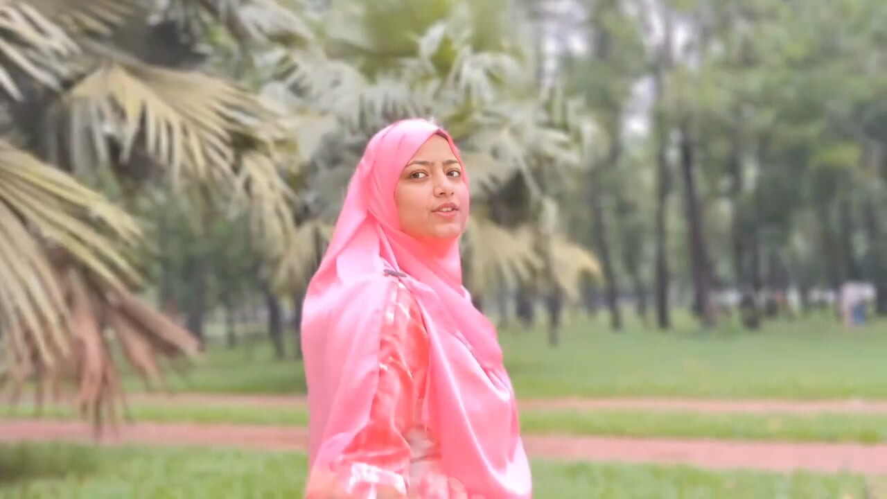 A girl sits alone in the park, then she meets him and friendship then love.
