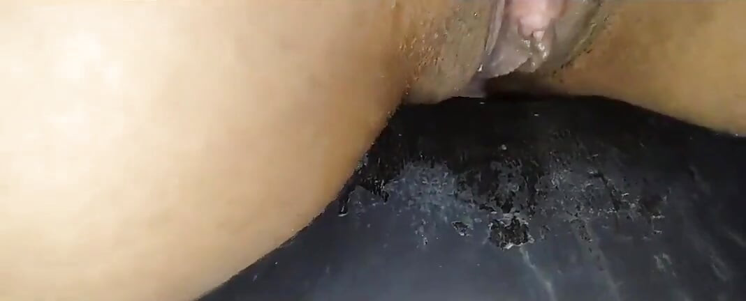 I-am dat curul meu unei pule negre mari și groase care mi-a rupt pizda și curul în gaura din zid - gloryhole