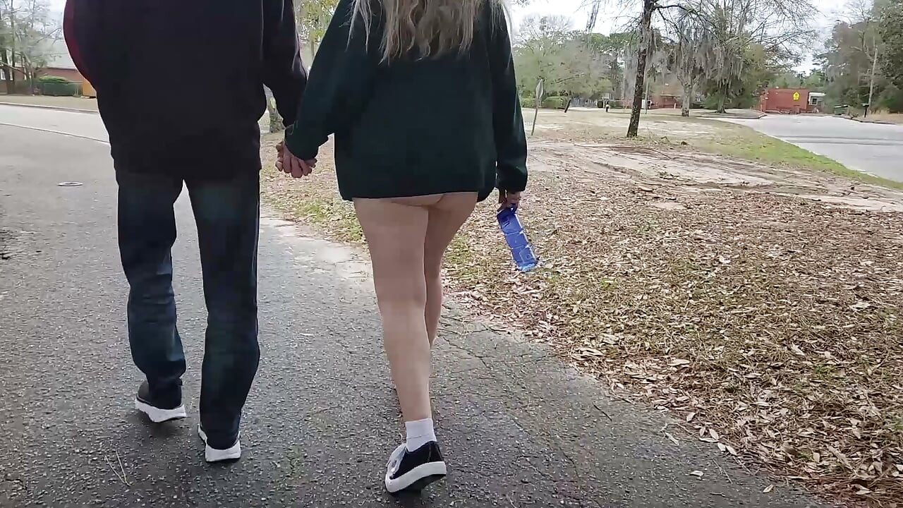 Hot MILF BBW Strolling Around Park With Her Ass Hanging Out! Gives Stranger Head!