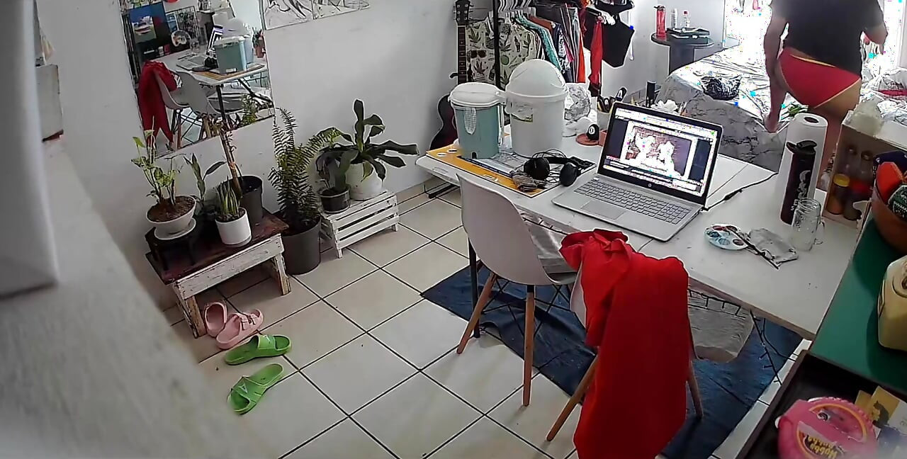 U sobi moje žene dok me nema