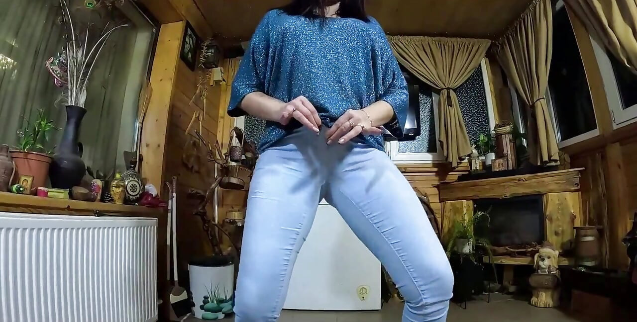 Cameltoe MILF Twerks i jeans avsugning &sperma över min puffiga jacka 334