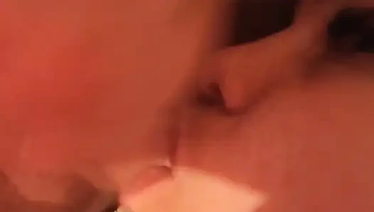 Sepanjang malam dengan penis di mulutku dan menelan air mani