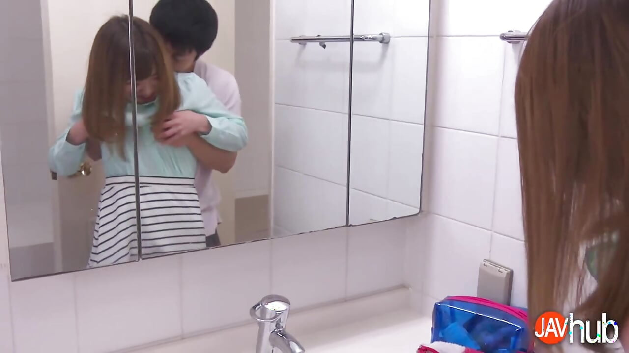 Mayumi ไปออฟฟิศสายเนื่องจากแฟนหนุ่มอยากเย็ดเธออย่างหนัก