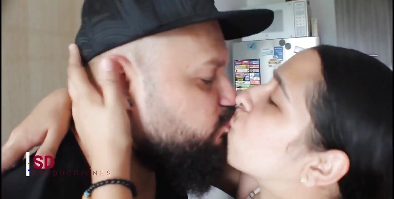 Nepoznata kučka plaća moj prevoz svojim bogatim telom