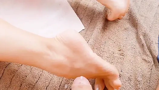 Selena'nın çıplak yakın çekim açık havada poz