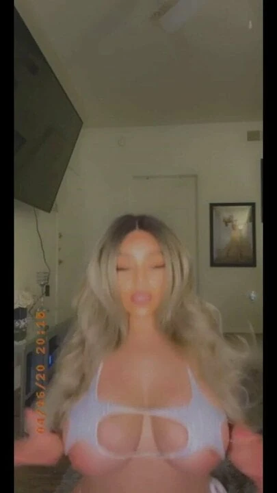 Sexy tits bouncing