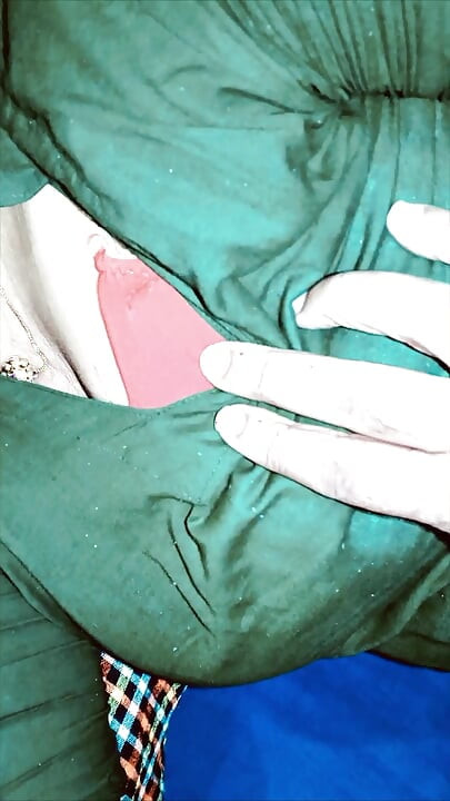 الزوج والزوجة يشاركون لحظة رومانسية 2