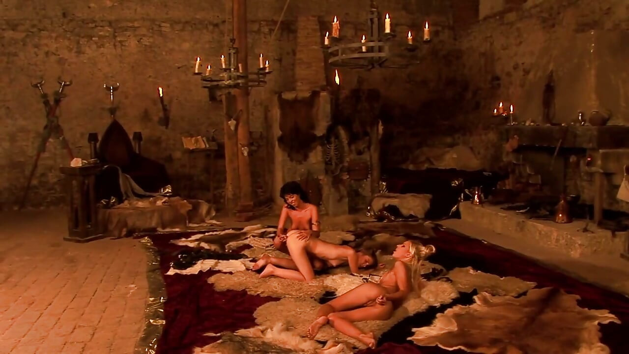 Threesome blonde lesbian action