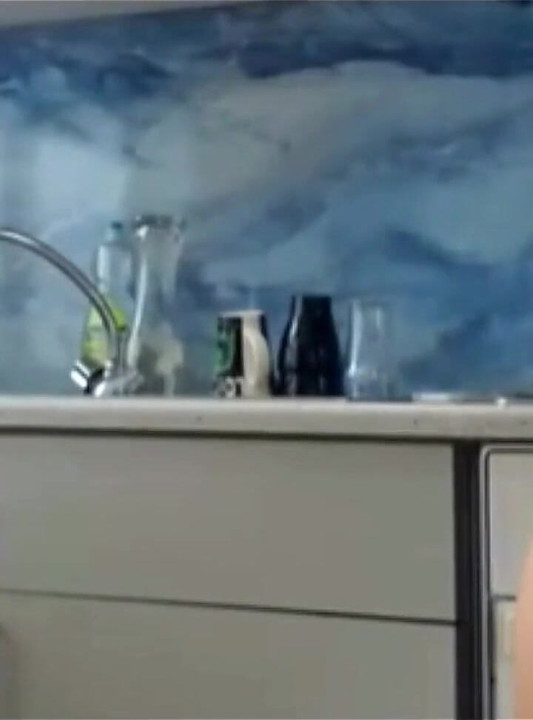 Djevojka Sexydea pokazuje pičku uživo na web kameri