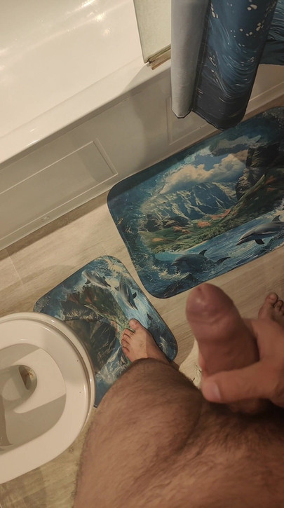 La zingara gioca nel bagno