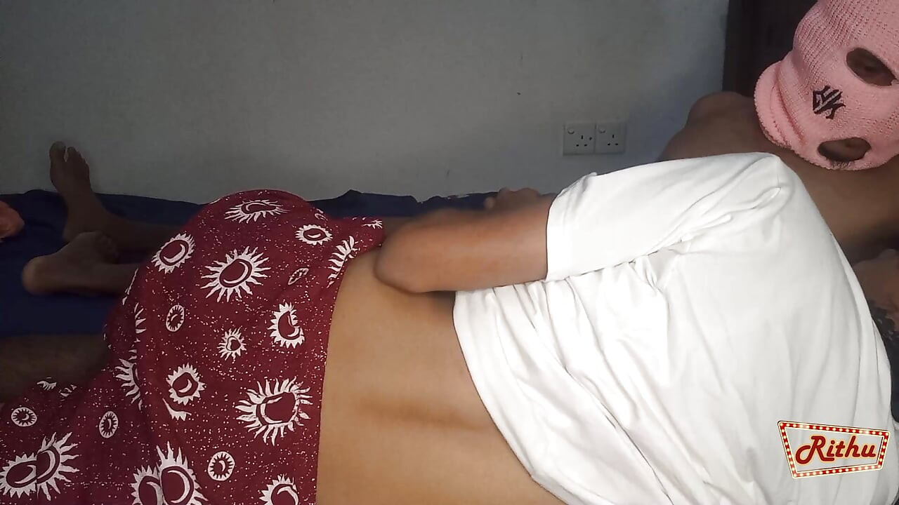 Älä laukea sisälle, en ole vielä valmis... Todellinen amatööripari kotitekoista seksiä - Sri Lanka