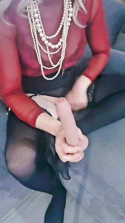 I Test Dildos From the Smallest to the Biggest Until Orgasm