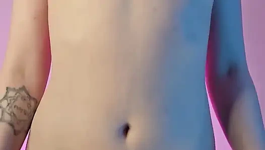 Bir Penisin Üzerine Atlıyor Ve Içine Sperm Doluyor (yakın Çekim Boşalma Sahnesi)