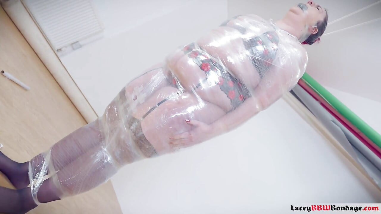 Lacey's Saran Wrap Enigma: Związany z intensywną przyjemnością