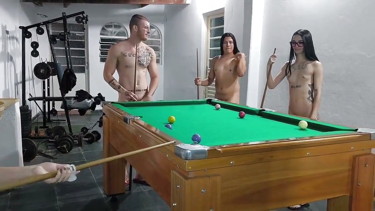 Hraní si s nahými zlobivými dívkami