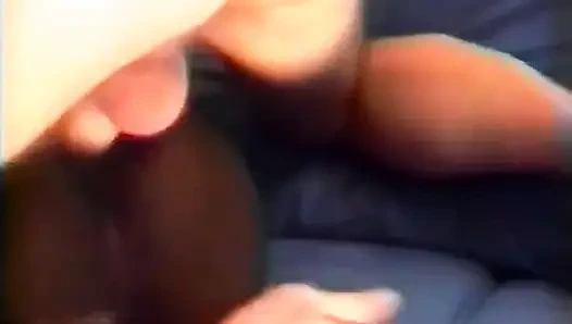 Gadis nakal kulit hitam ini dientot habis-habisan sama pria asing di depan pacarnya.