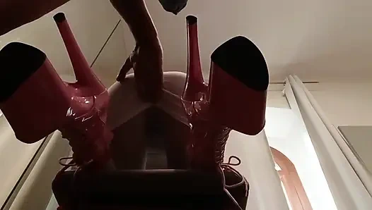 Pantat sempurna MILF kacau dengan tampilan vagina