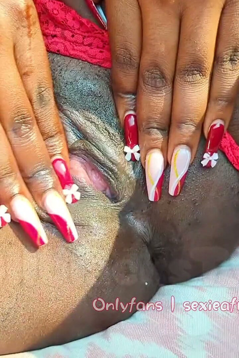 Road Trip with Ebony Girl Fingering Pussy
