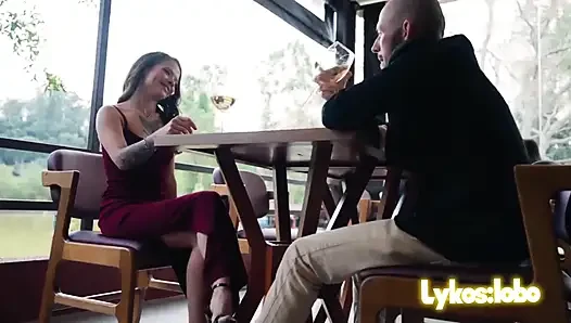 Rus kadın büyük yarakla sert anal seks yapıyor