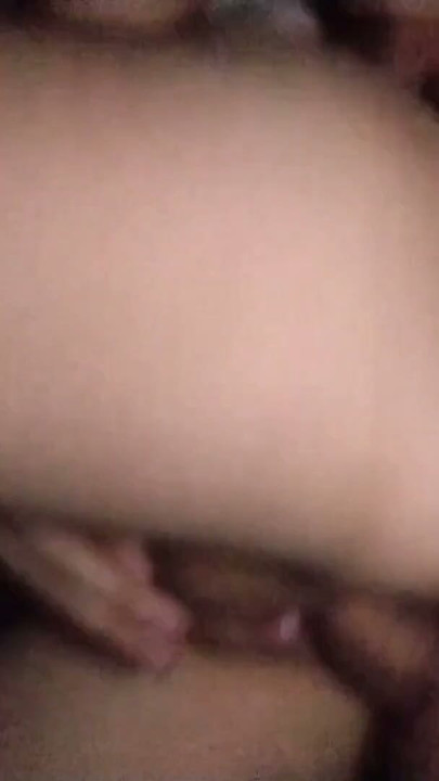 Hot girl masturbates her pussy to lubricate her and then be able to penetrate her without a condom | Clip 2